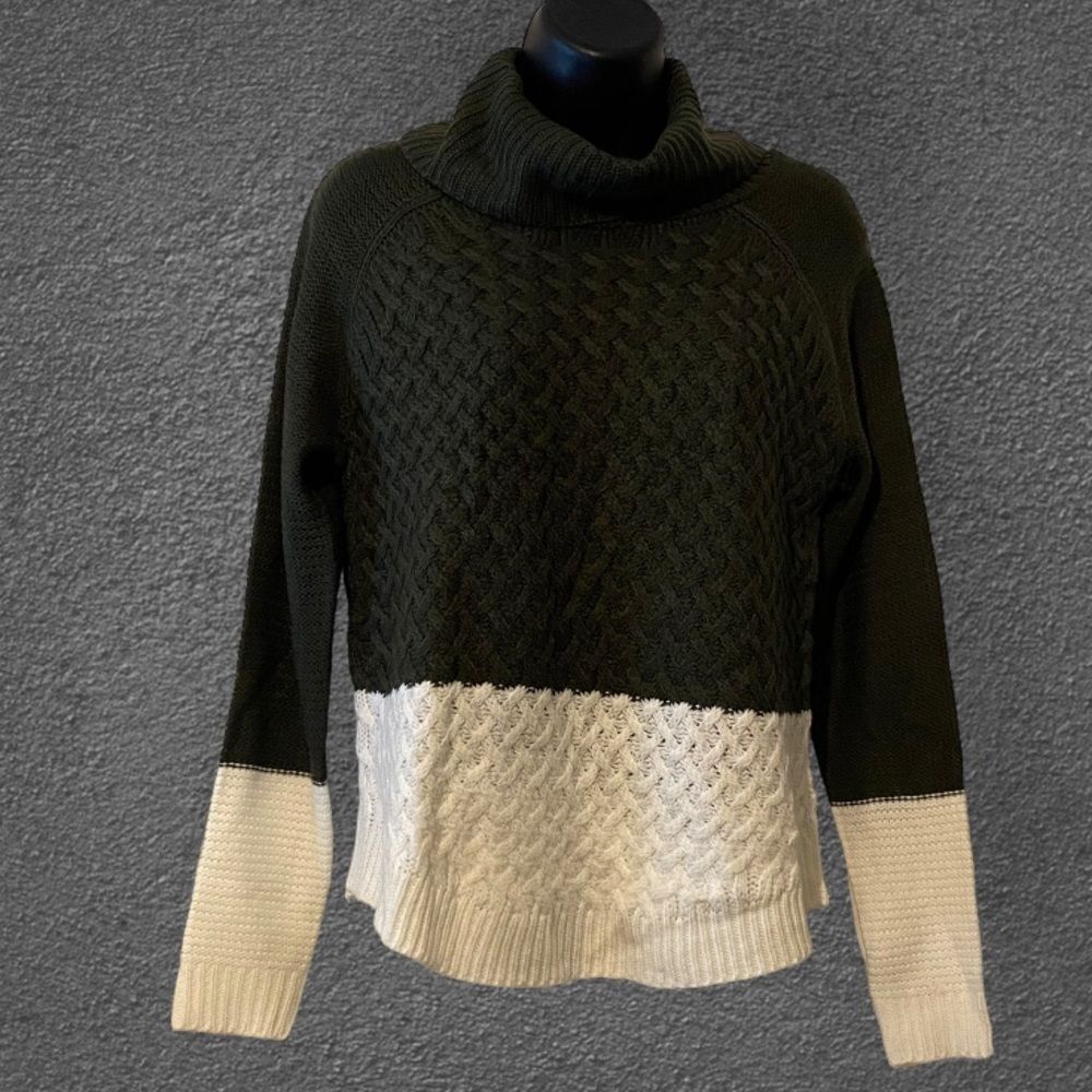 Ladies dark green & Vanilla cowl neck sweater, baseball style hem, NWT, size XS - Picture 3 of 10